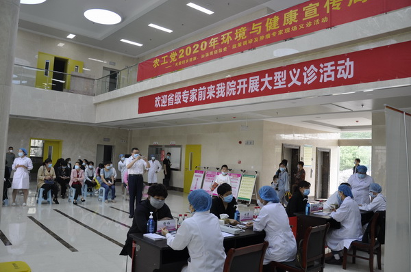 农工党省委赴医卫委睢宁开展调研义诊 (8).JPG