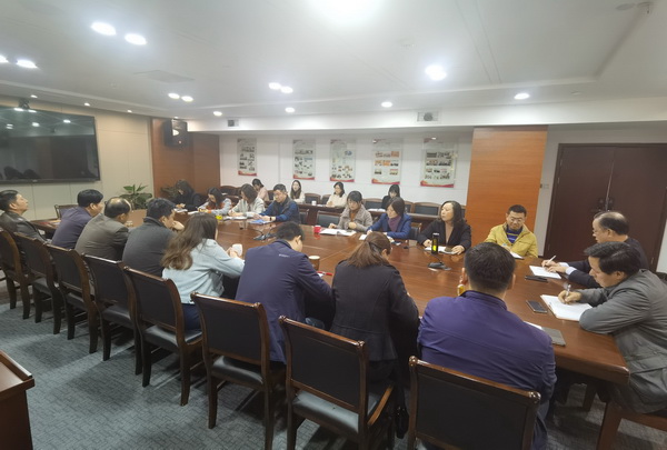 农工党省委首次机关务虚会召开 (2).jpg