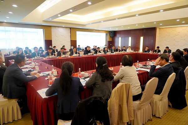强化生命健康国家战略科技力量陈竺带队主席大调研 (4).JPG