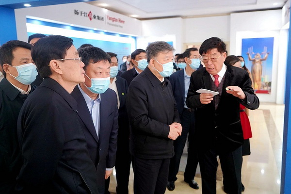 强化生命健康国家战略科技力量陈竺带队主席大调研 (10).JPG