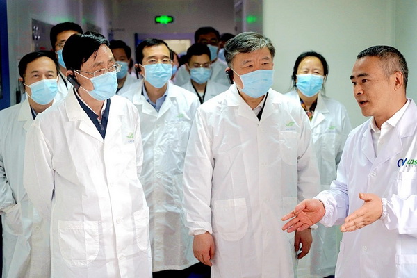 强化生命健康国家战略科技力量陈竺带队主席大调研 (11).JPG