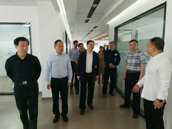 省市委开展数字化智慧医疗调研 (2).jpg