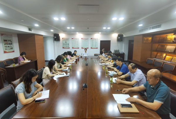 省委机关理论学习中心组开展专题学习 (1).jpg