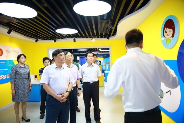 周健民为农工党江苏省委社会服务基地揭牌 (6).JPG