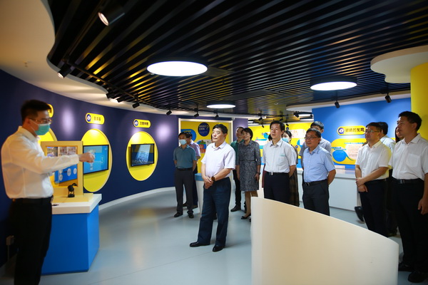 周健民为农工党江苏省委社会服务基地揭牌 (3).JPG