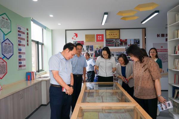 苏州：参观吴中区综合支部“农工之家”1.jpg