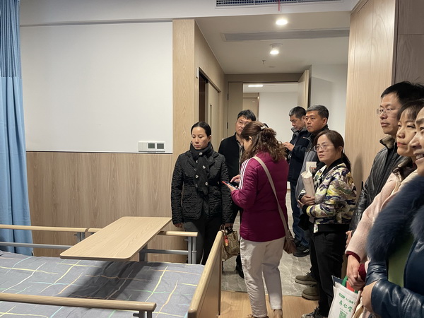 农工党镇江市委会中医院、综合支部联合开展我市养老机构专题调研 (1).jpg