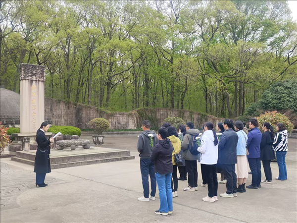 赓续先烈精神，共绘履职新篇——宁甬两地农工党基层组织联合开展邓演达烈士墓拜谒活动（1）.jpg