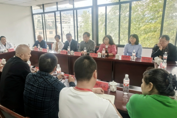 2跨越山海 情暖织金_副本.jpg